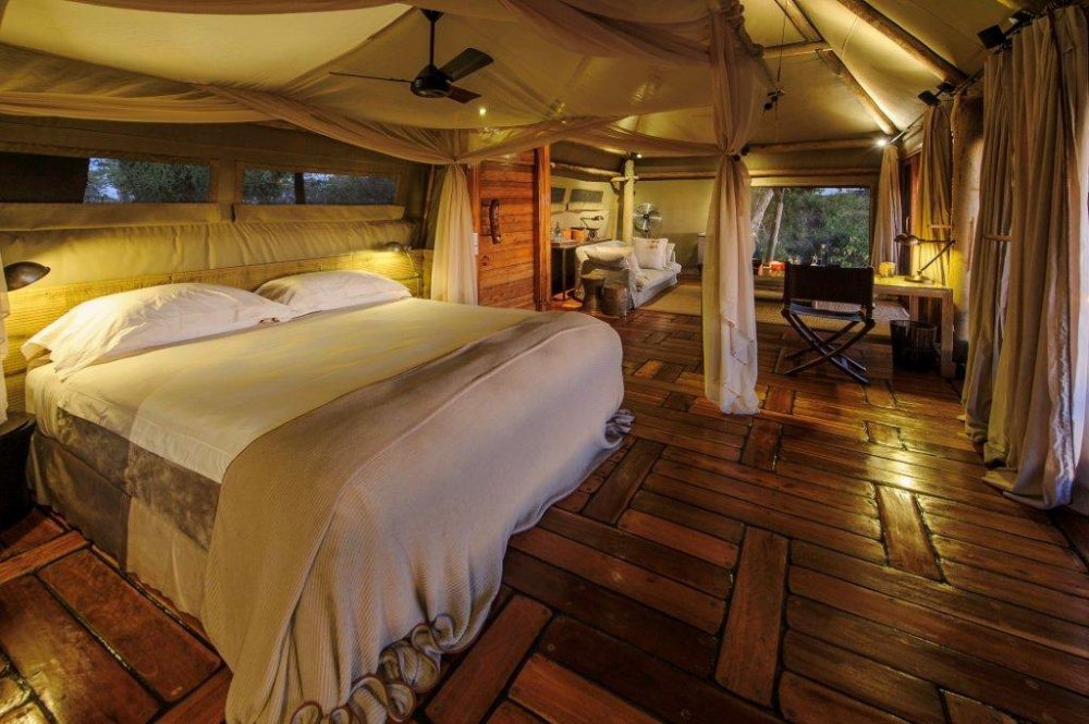 MOMBO AND LITTLE MOMBO CAMP, BOTSWANA MOMBO AND LITTLE MOMBO CAMP, BOTSWANA