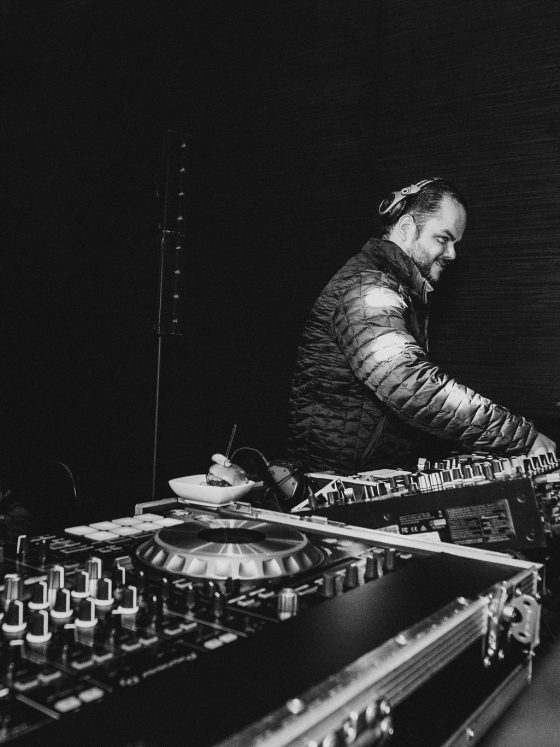 DJ