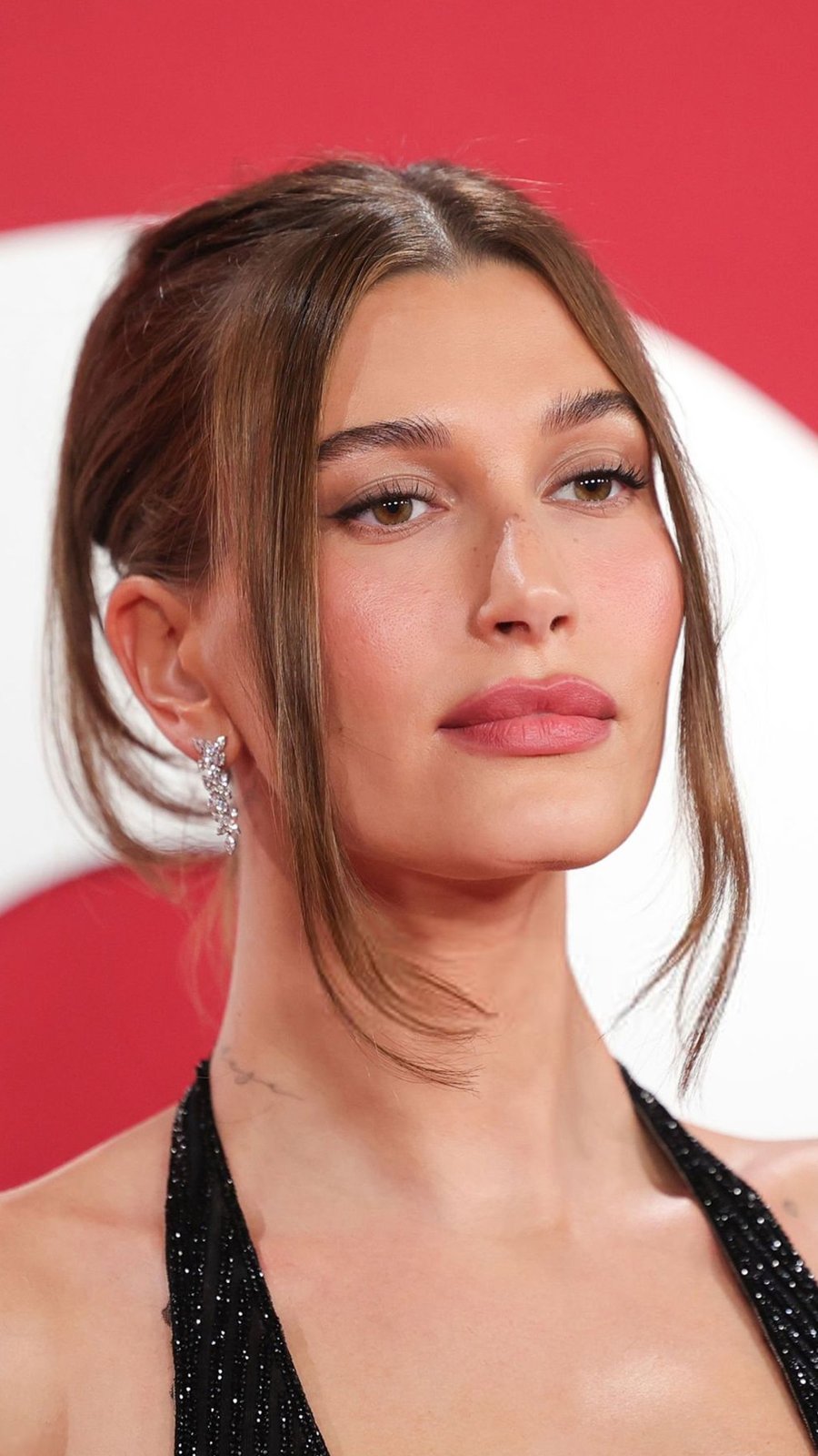Maquillaje clean look con piel natural y labios rosados